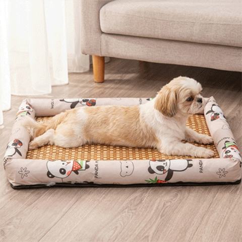 Tapis rafraichissant Chien GIF sur le sol avec chiens couchés ou allongés proposant différentes couleurs