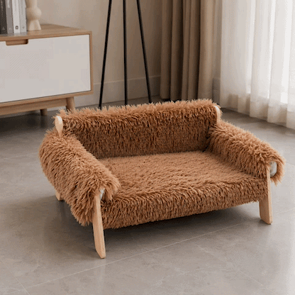Lit pour Chien GIF brun vide sur planchers de bois du salon et sur moquette gris pâle du salon avec chien brun couché heureux et caniche blanc en trois images en boucle