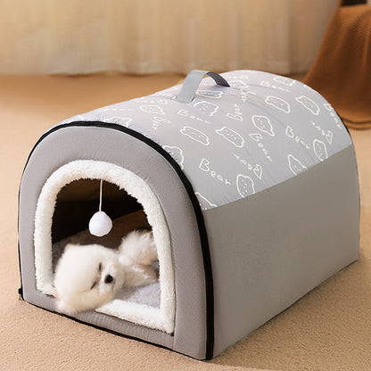 Niche pour Chien interieur gris avec un caniche qui s'y repose dans le salon