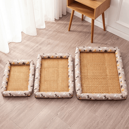 Tapis rafraichissant Chien  GIF proposant trois grandeurs et avec des chiens qui s'y repose et dors bien 