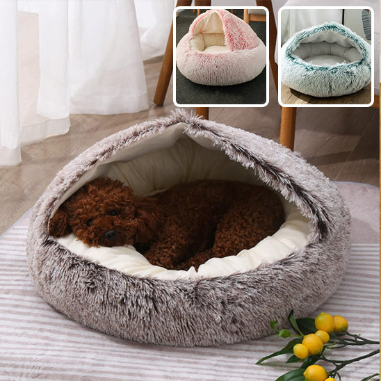 Panier chien | Confortable Design  gris/marron caniche couché dedans et deux carrés dans lequel on voit des p niers rose et vert