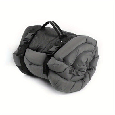 Lit de camp pour chien gris vide sur fond blanc