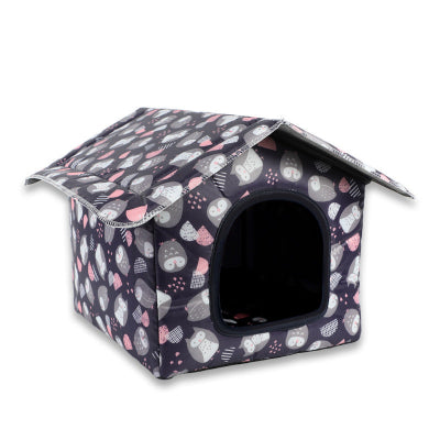 Maison pour chien gris vide sur fond blanc