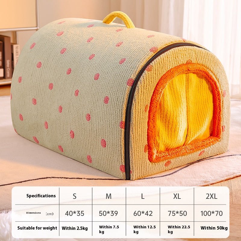 Niche pour Chien interieur jaune/orange vide sur moquette blanc proposant les tailles das grille
