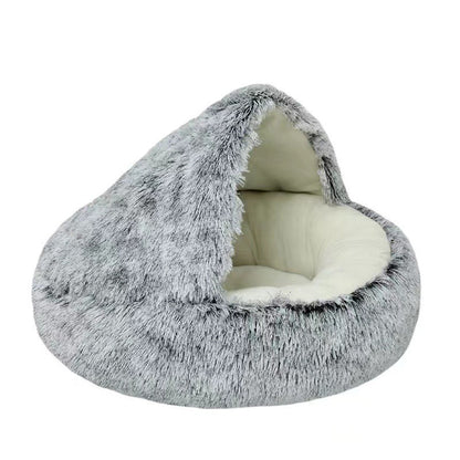 Panier chien gris vide sur fond blanc