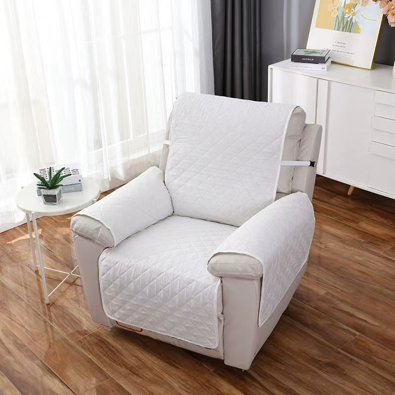 Protection canapé blanc vide sur fauteuil d'appoint ou inclinable blanc 