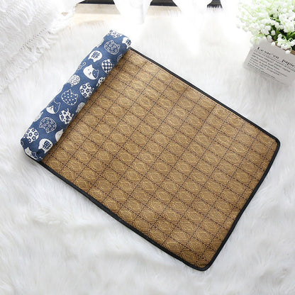 Tapis rafraichissant Chien Bleu/motifs blanc sur drap blanc vide 