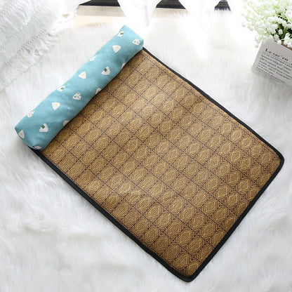 Tapis rafraichissant Chien Bleu/turquoise  sur drap blanc vide 