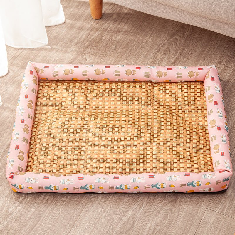 Tapis rafraichissant Chien rose vide sur le sol du salon