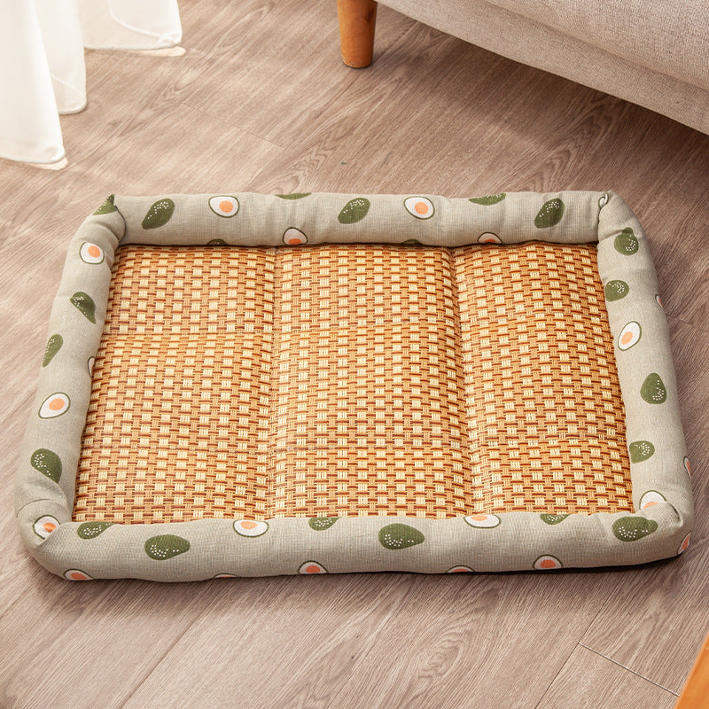 Tapis rafraichissant Chien vert avocats vide sur plancher bois
