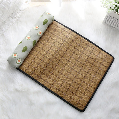 Tapis rafraichissant Chien Vert/avocats sur drap blanc vide 
